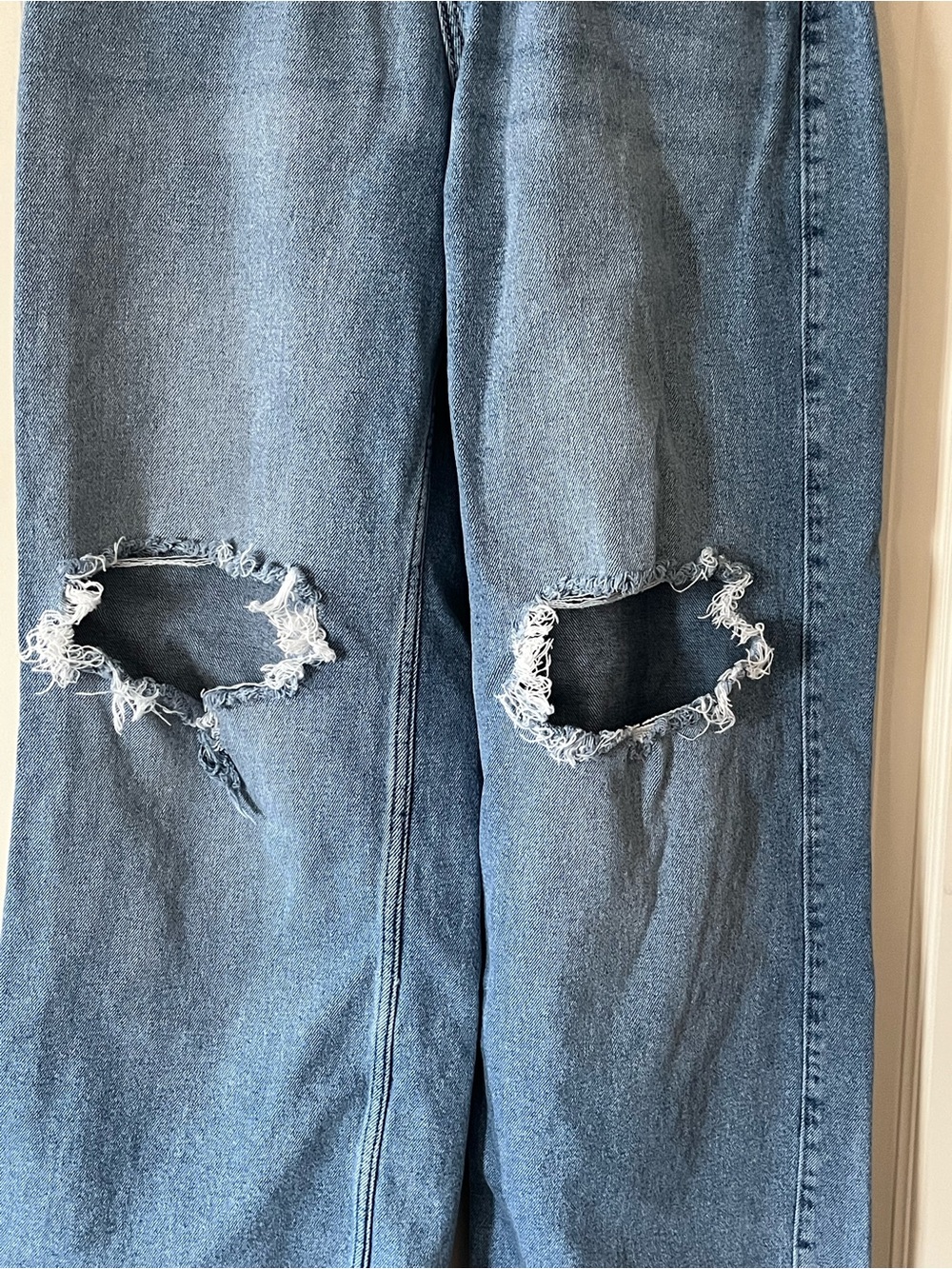 Hollister High Rise Wide-Leg Ripped Knee Jeans Juniors Size 3 - Picture 9 of 15
